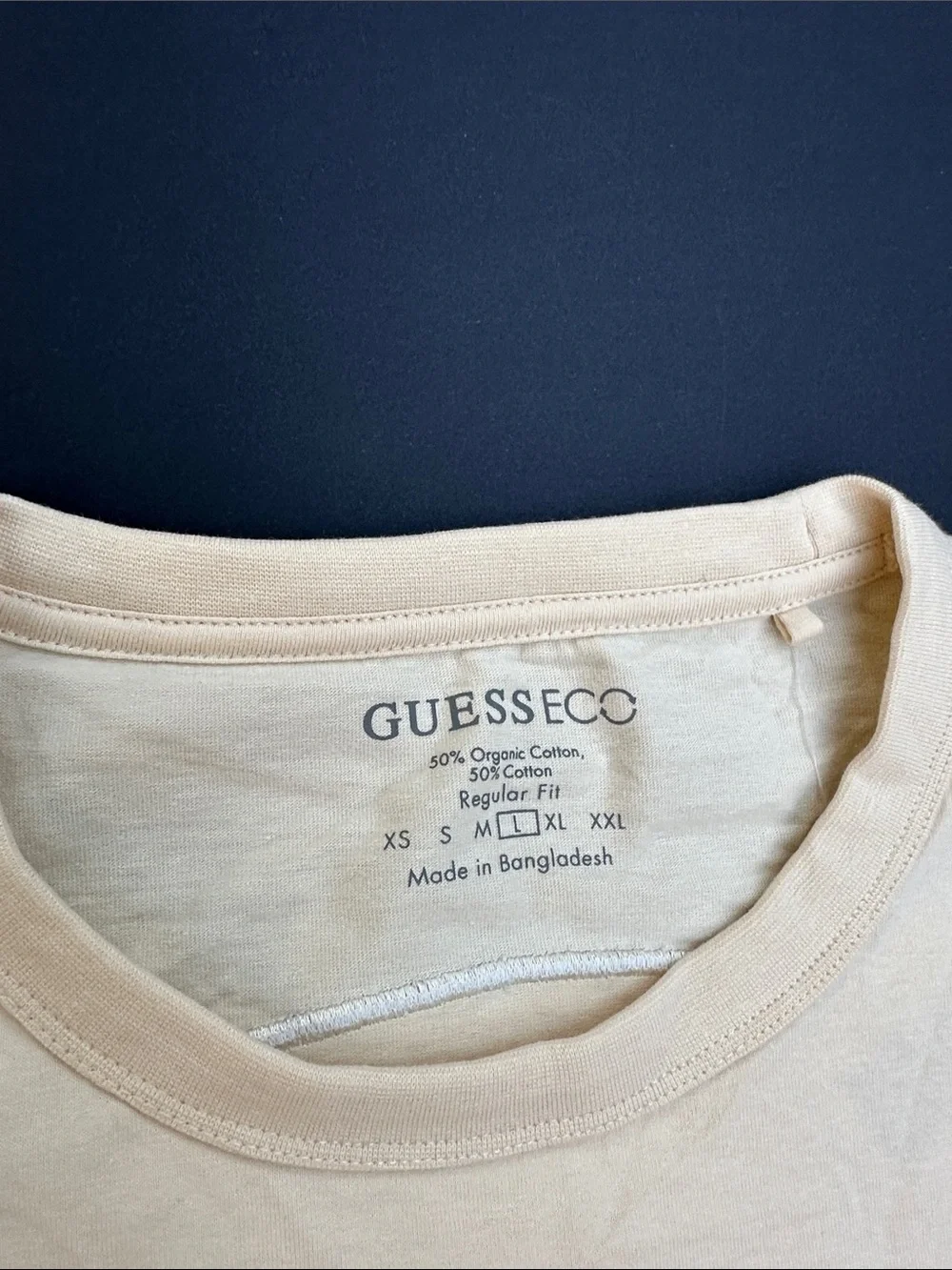 New GUESS Cream Short-Sleeve Tee with Tropical Back Patch SZ L - Picture 8 of 12